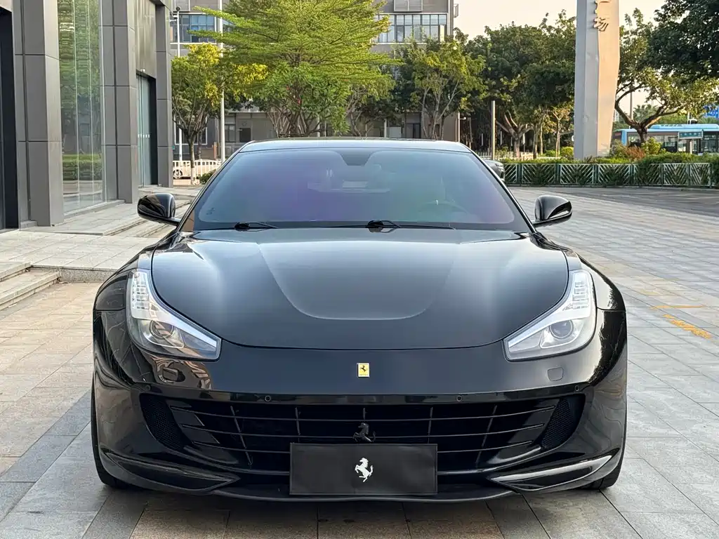 FERRARI GTC4LUSSO