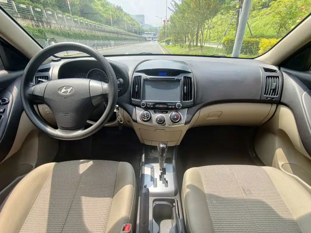 Hyundai Elantra — миниатюра 6