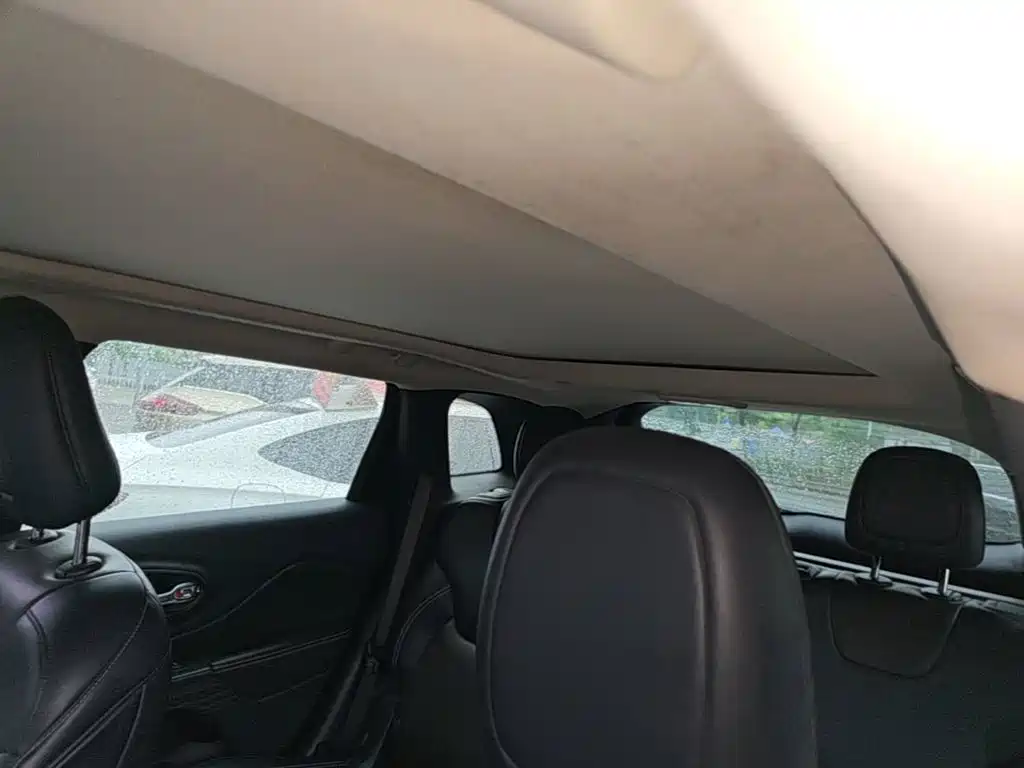 Jeep Cherokee — миниатюра 18