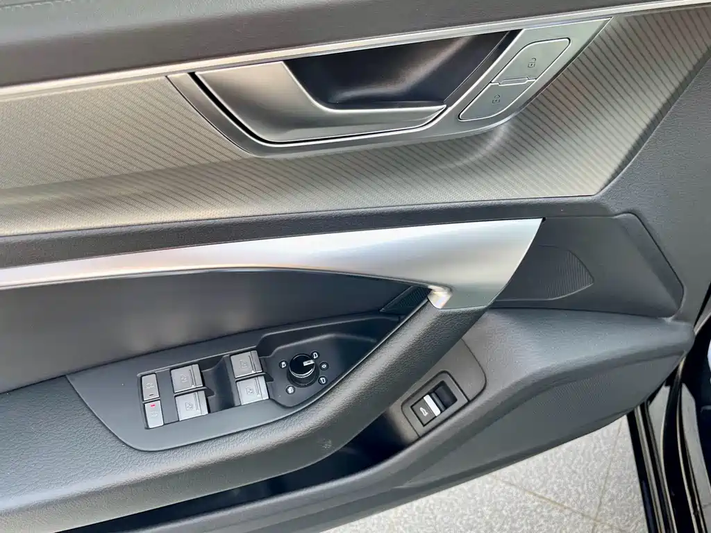 Audi A6L — миниатюра 7