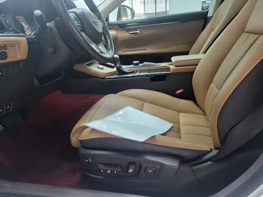 Lexus ES 2015 300h Comfort