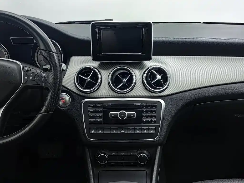 Mercedes-Benz GLA — миниатюра 12