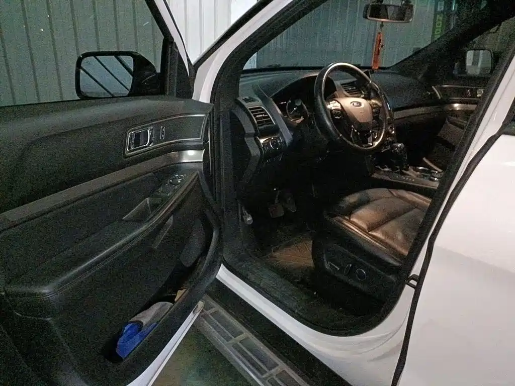 Ford Explorer (Import) — миниатюра 14