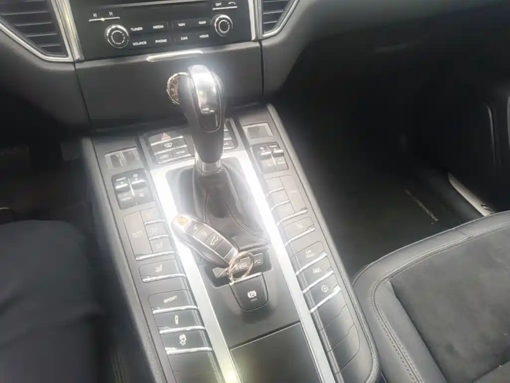 Porsche Macan — миниатюра 14