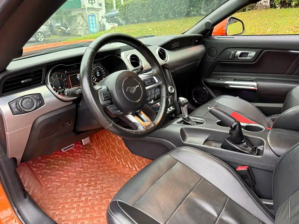 Ford Mustang — миниатюра 7