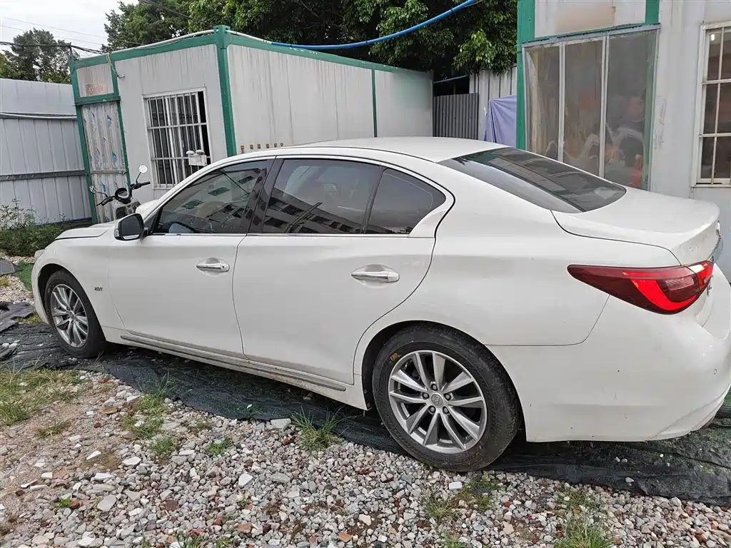 INFINITI Q50L