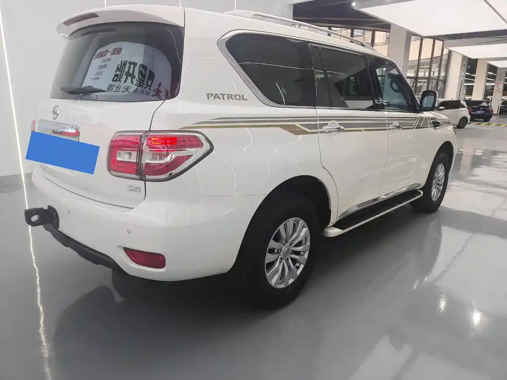 Nissan Patrol — миниатюра 6