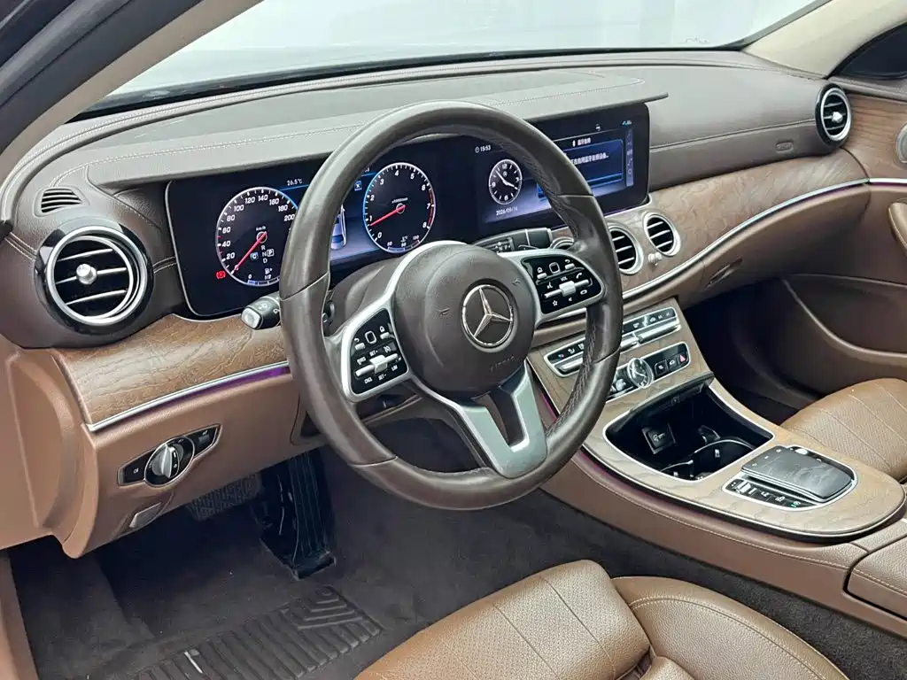 Mercedes-Benz E-Class — миниатюра 13