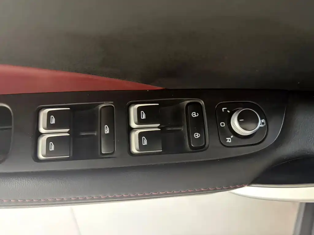 Geely Binyue — миниатюра 8