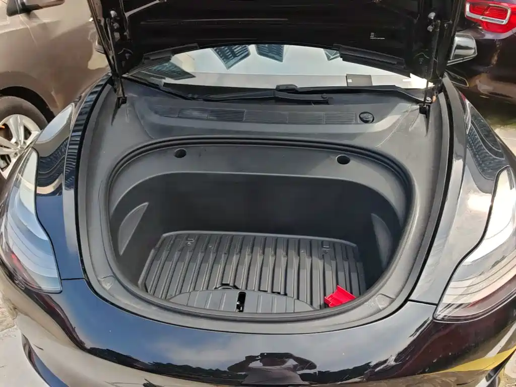 Tesla Model 3 — миниатюра 20