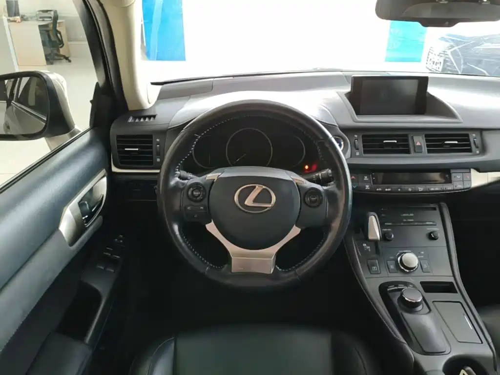 Lexus CT — миниатюра 15