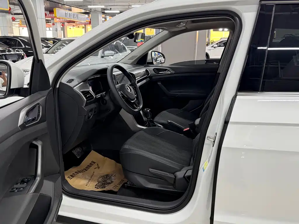 Volkswagen T-Cross - фото 10