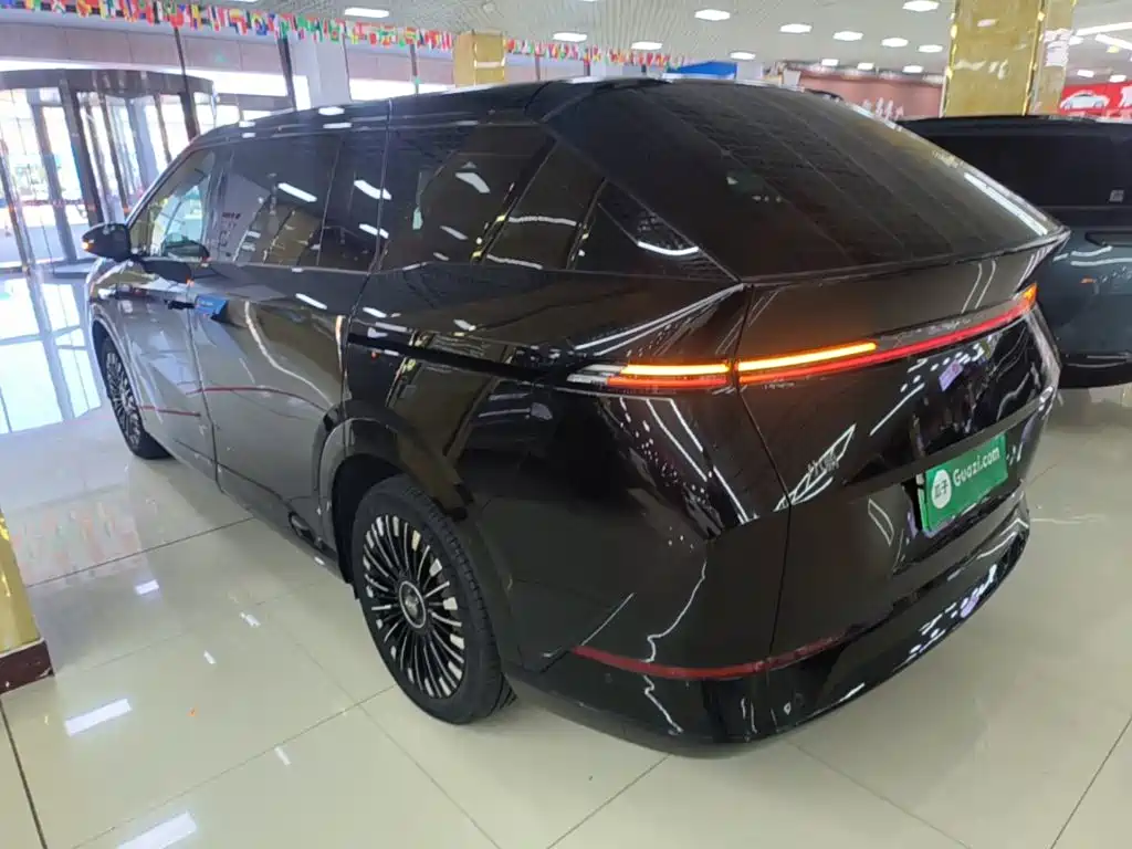 XPeng X9 — миниатюра 5