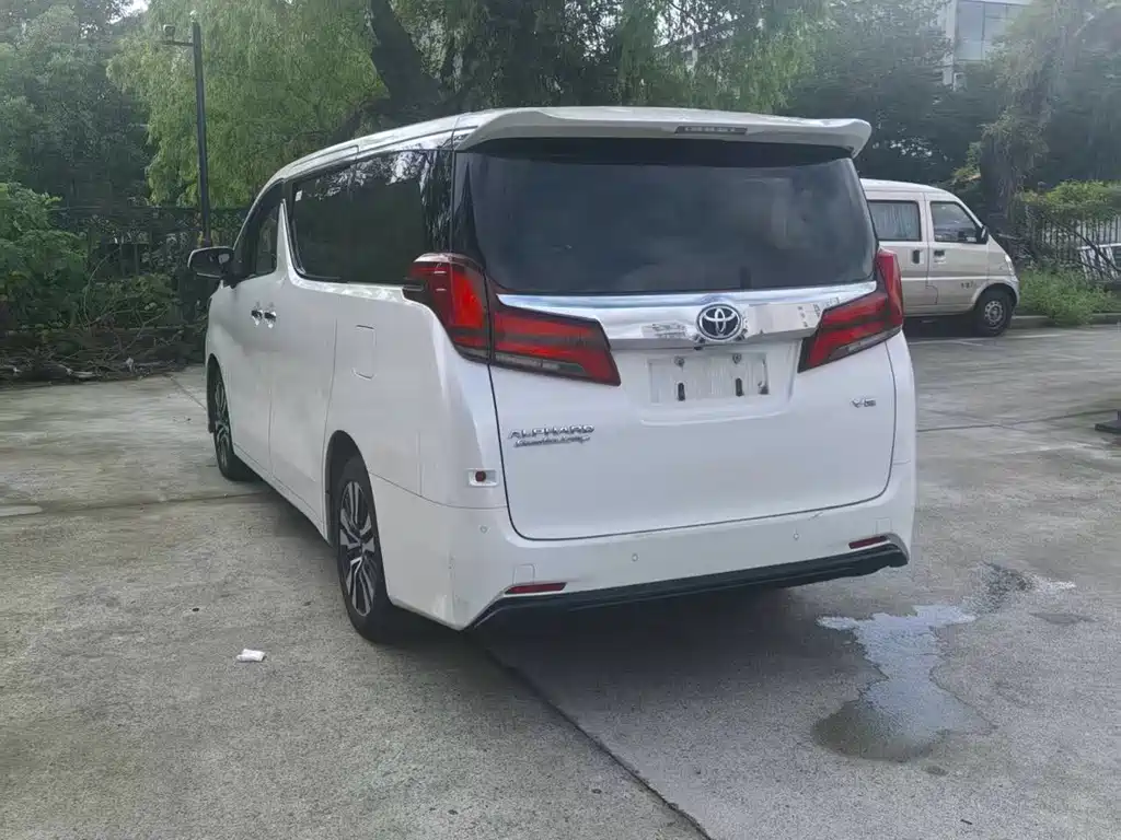 Toyota Alphard — миниатюра 4