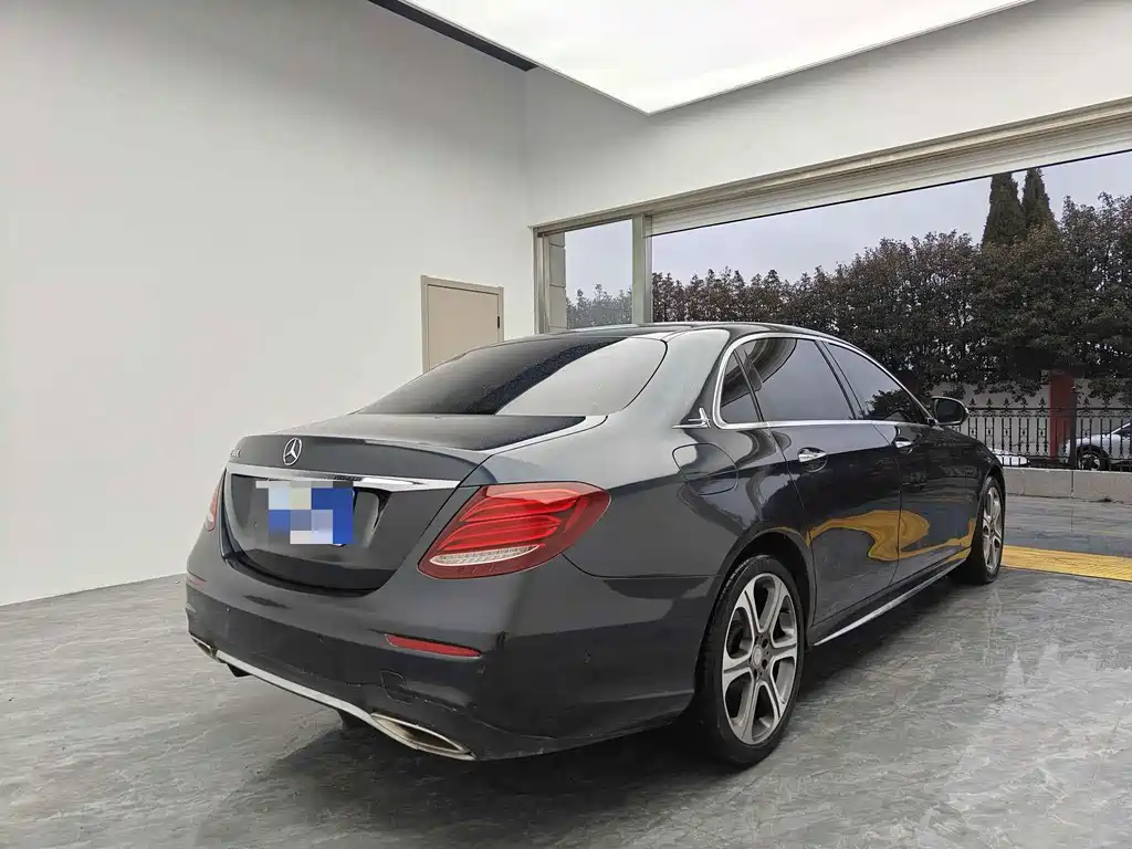 Mercedes-Benz E-Class — миниатюра 6