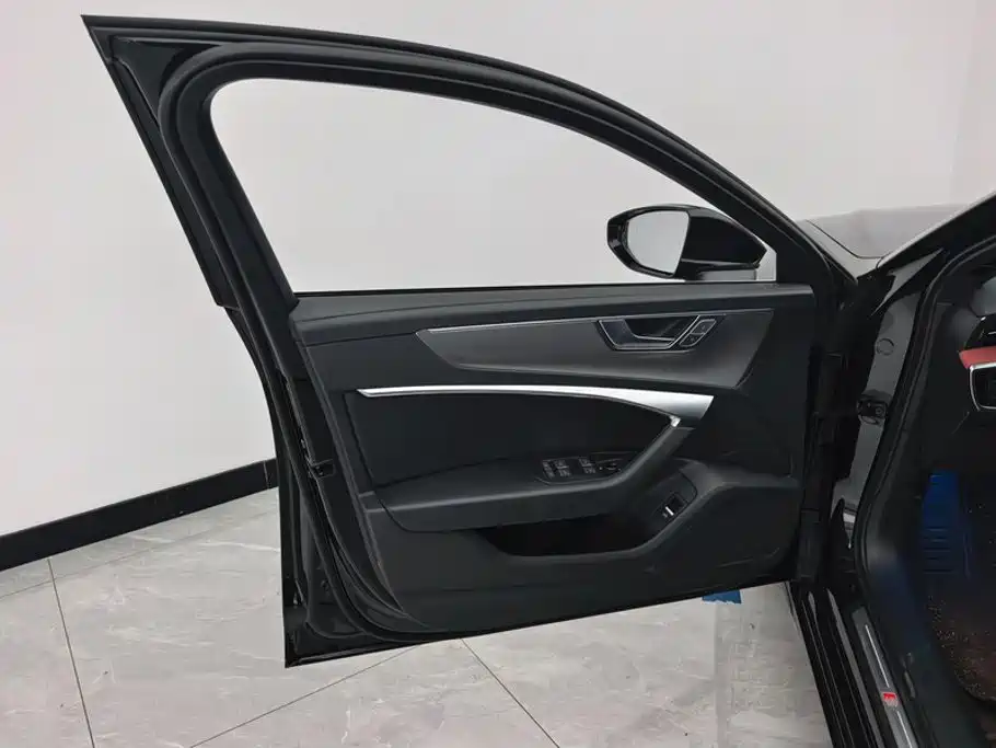 Audi A6L 2023 40 TFSI Luxury