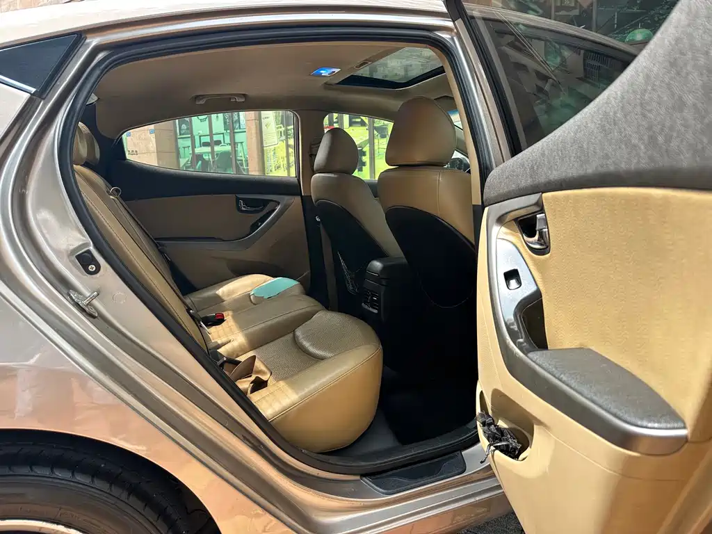 Hyundai Elantra Langdong — миниатюра 13