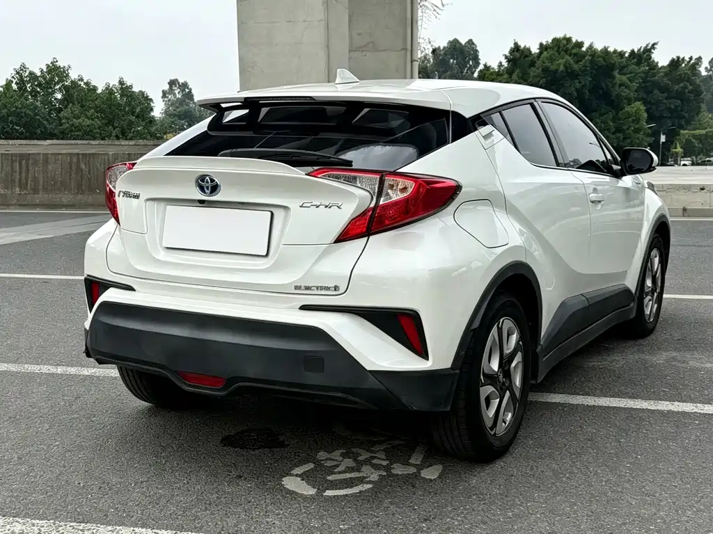 Toyota C-HR EV — миниатюра 3