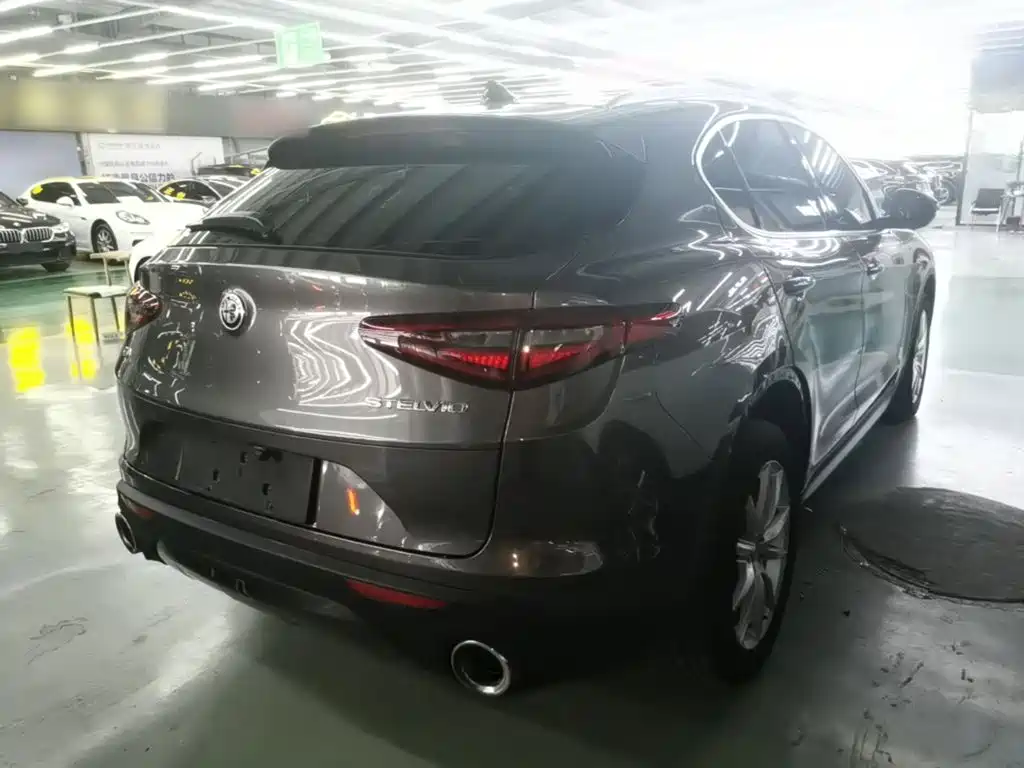 Alfa Romeo Stelvio — миниатюра 7