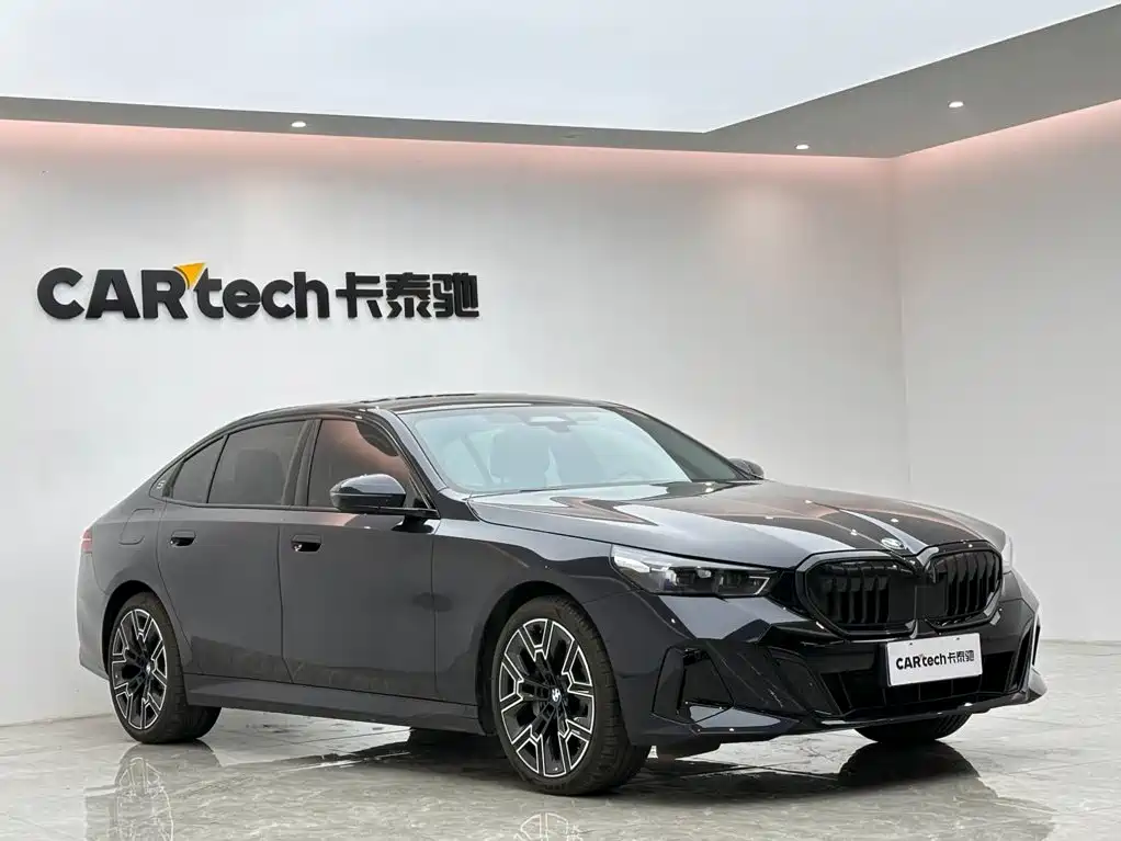 BMW 5 Series — миниатюра 6