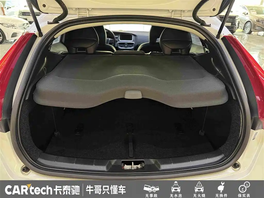 Volvo V40 — миниатюра 13