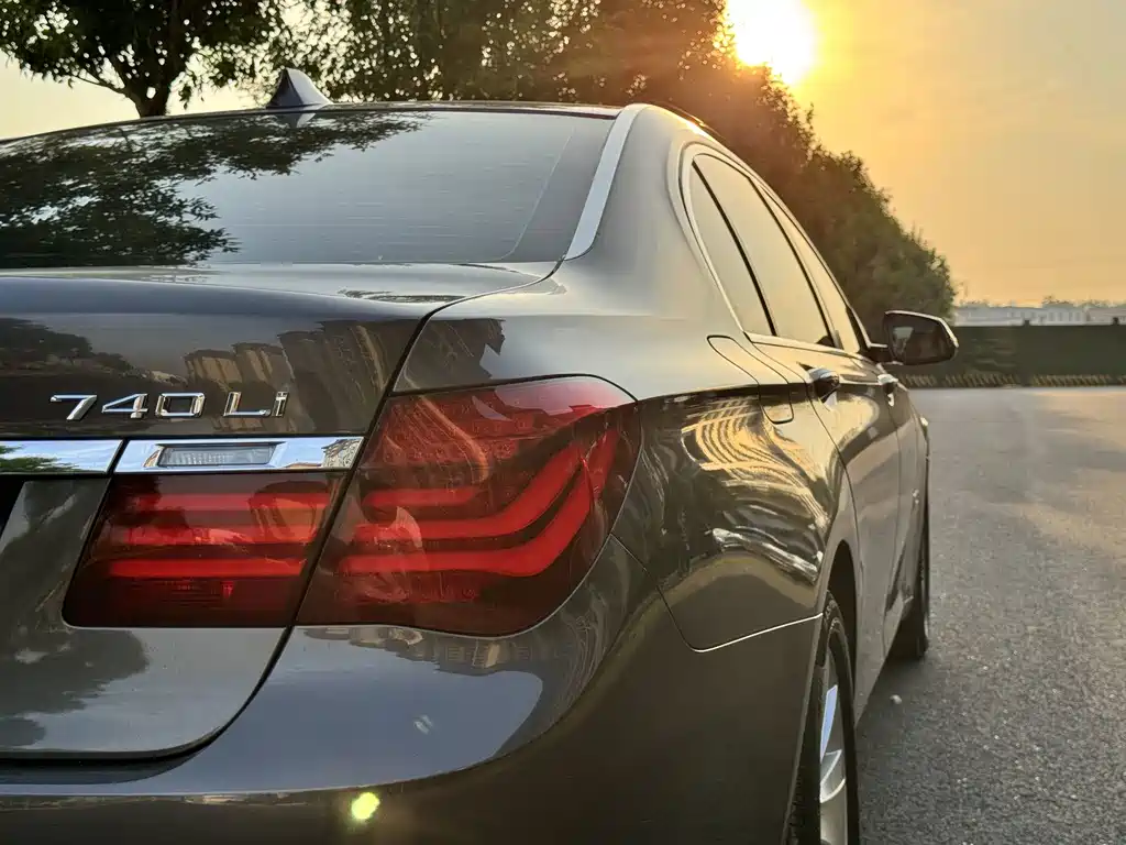 BMW 7 Series — миниатюра 30