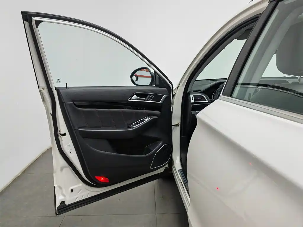 Changfeng CS10 2017 2.0T MT