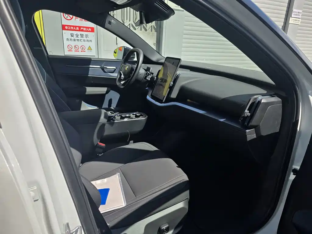 Volvo EX30 — миниатюра 7