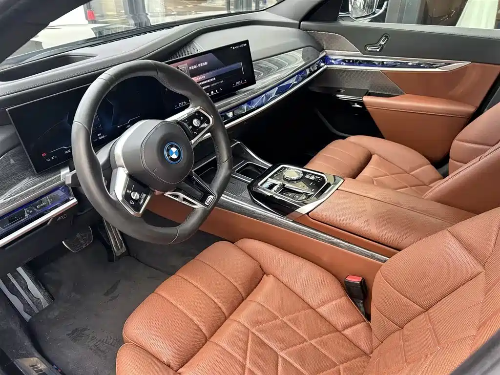 BMW i7 — миниатюра 9