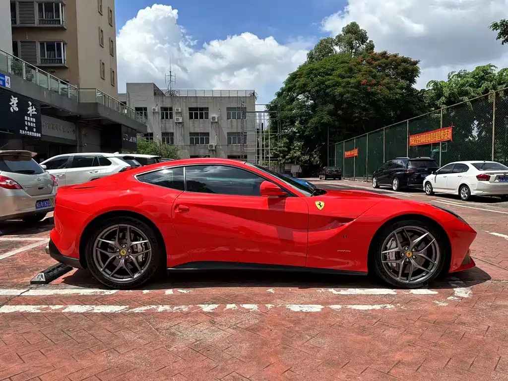 Ferrari F12berlinetta — миниатюра 2