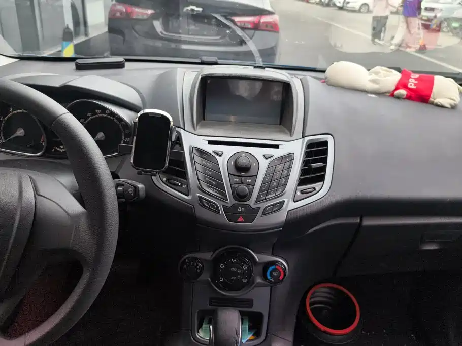 Ford Fiesta — миниатюра 13