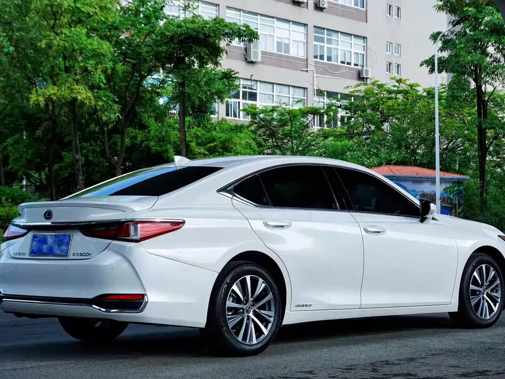 Lexus ES — миниатюра 5