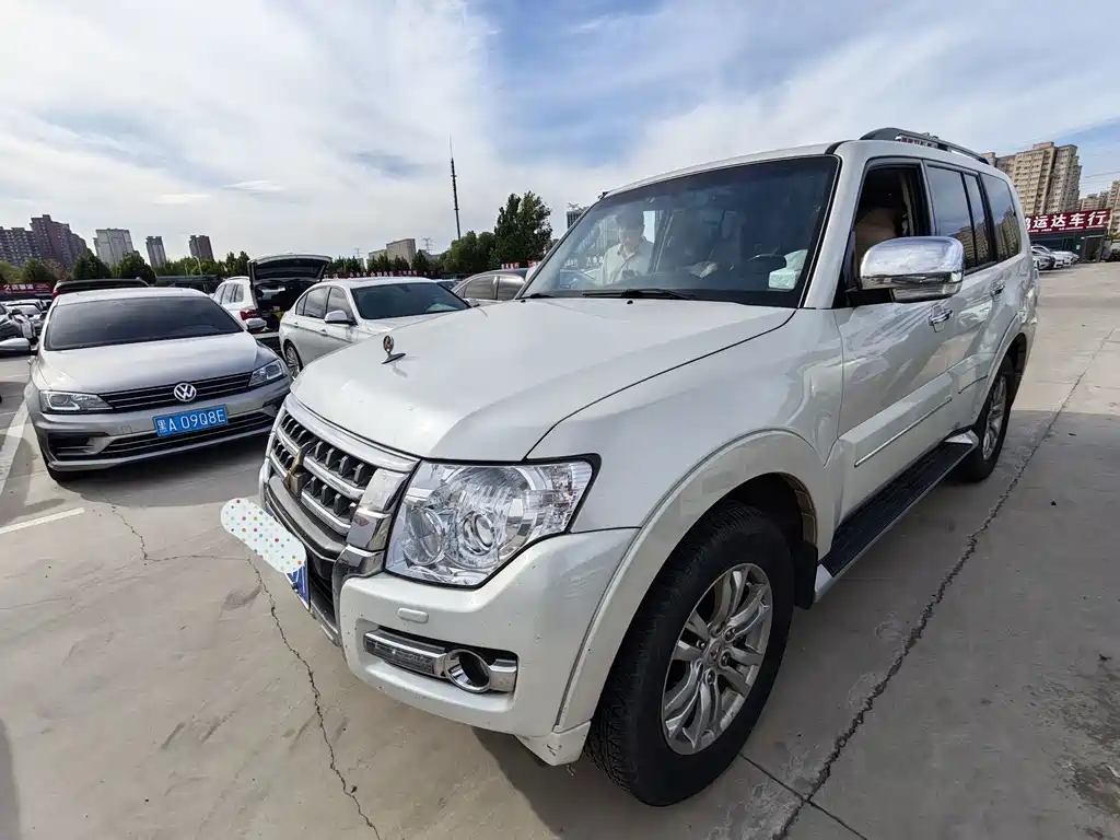 Mitsubishi 2012 3.8L Luxury