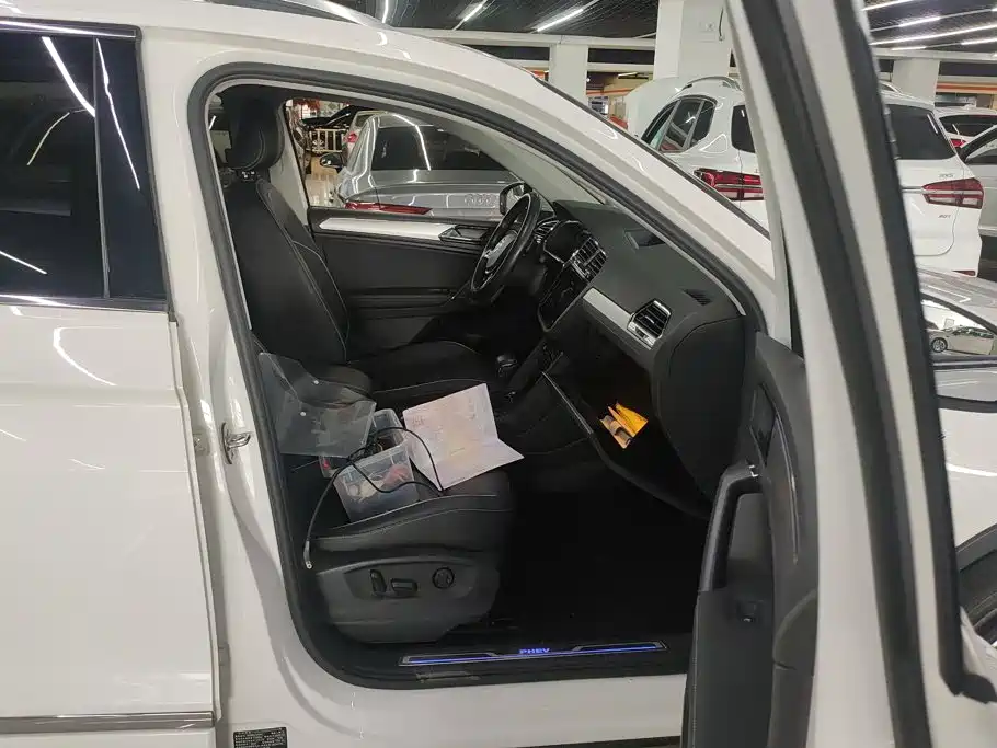 Volkswagen Tiguan L PHEV — миниатюра 8