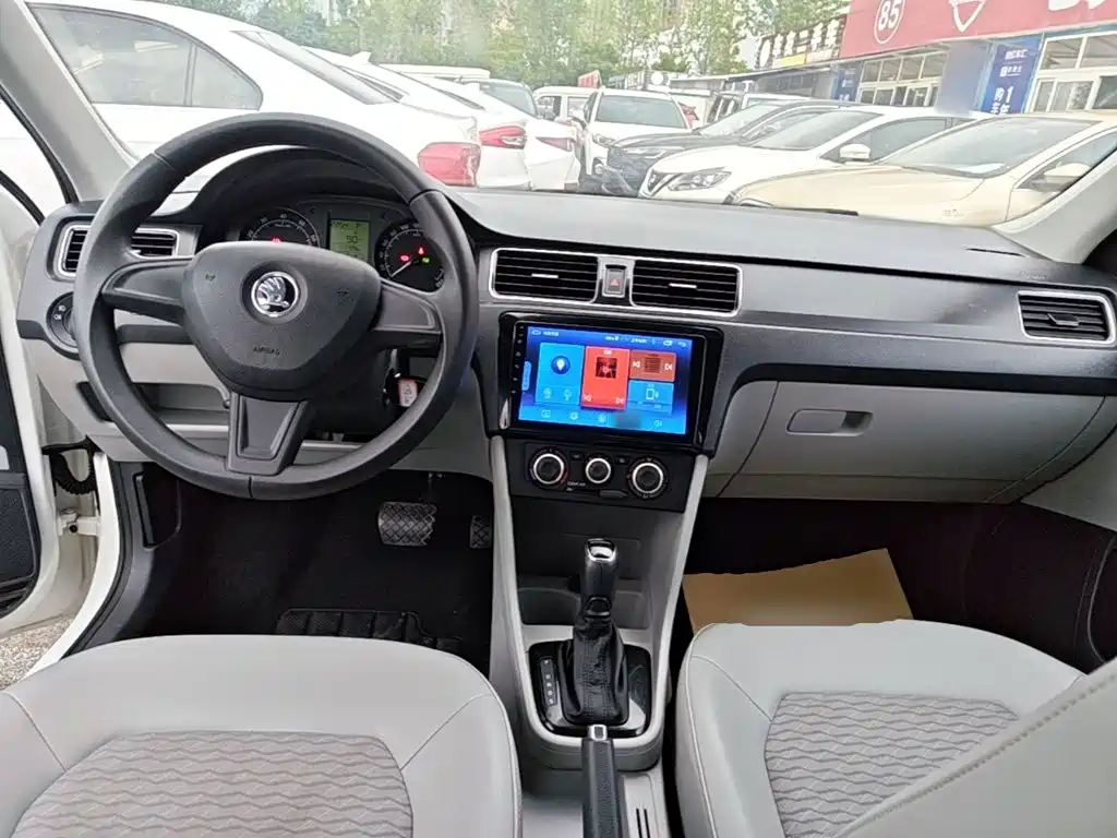 Skoda Rapid — миниатюра 10