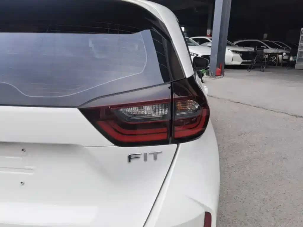 Honda Fit — миниатюра 8