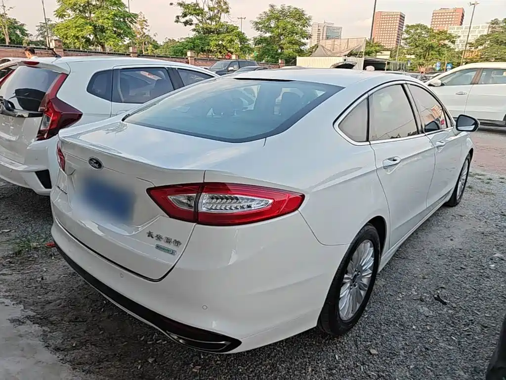 Ford Mondeo — миниатюра 7