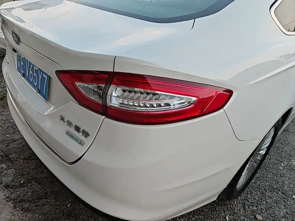 Ford Mondeo — миниатюра 8