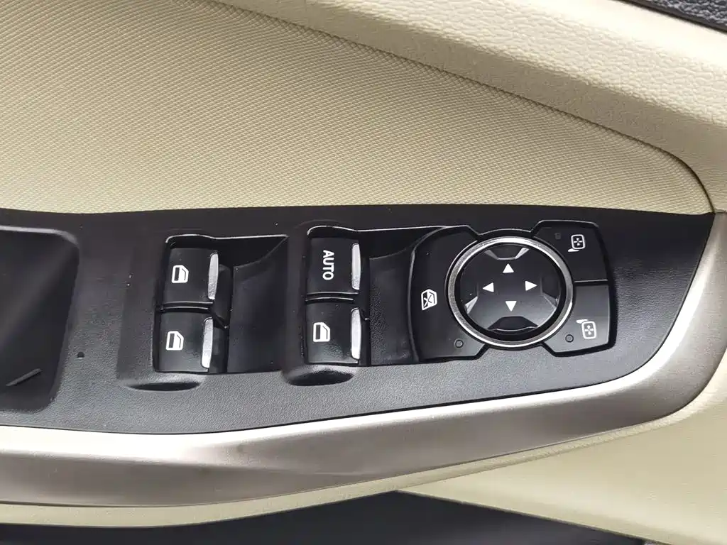Ford Escort 2015 1.5L AT Comfort