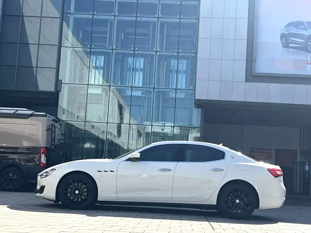 Maserati Ghibli — миниатюра 7