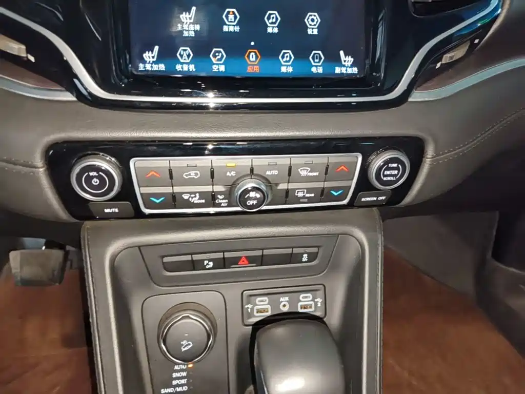Jeep Grand Commander — миниатюра 13