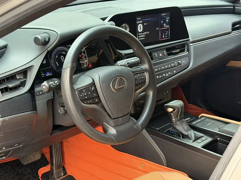 Lexus ES 2021 300h