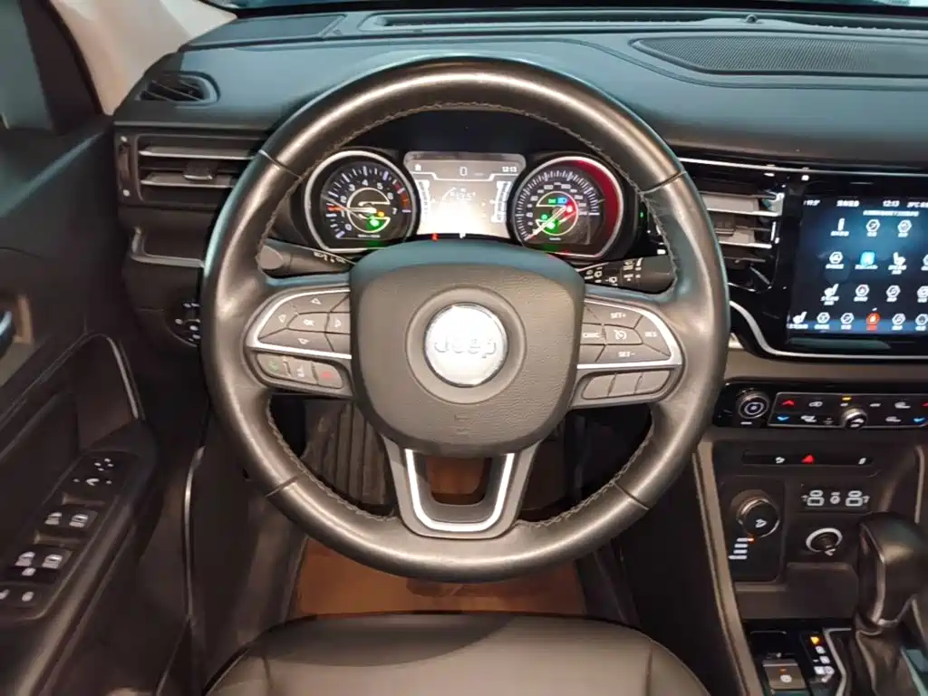Jeep Grand Commander — миниатюра 11