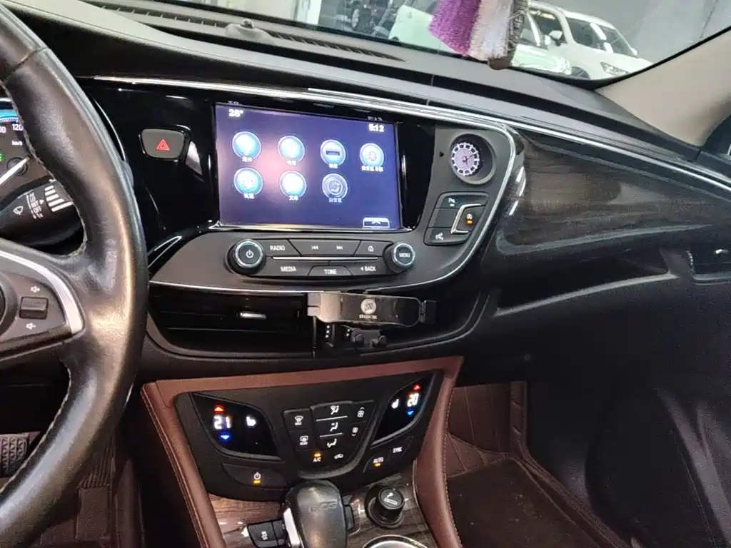 Buick Envision Plus — миниатюра 9