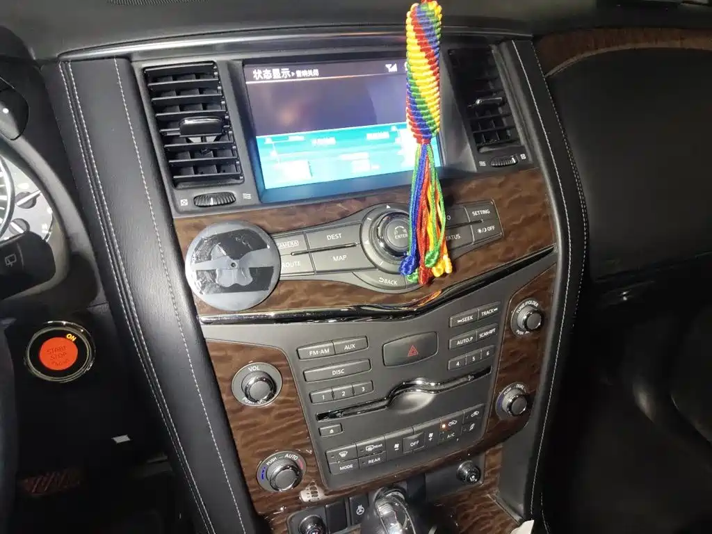 Nissan Patrol — миниатюра 14