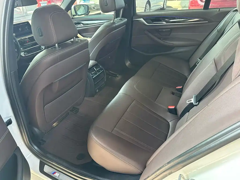 BMW 5 Series — миниатюра 5