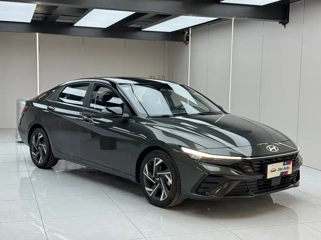 Hyundai Elantra 2023 1.5L CVT TOP Flagship