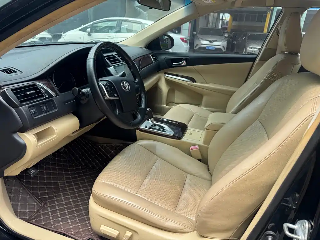 Toyota Camry — миниатюра 4