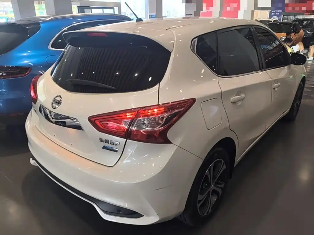 Nissan Tiida — миниатюра 7
