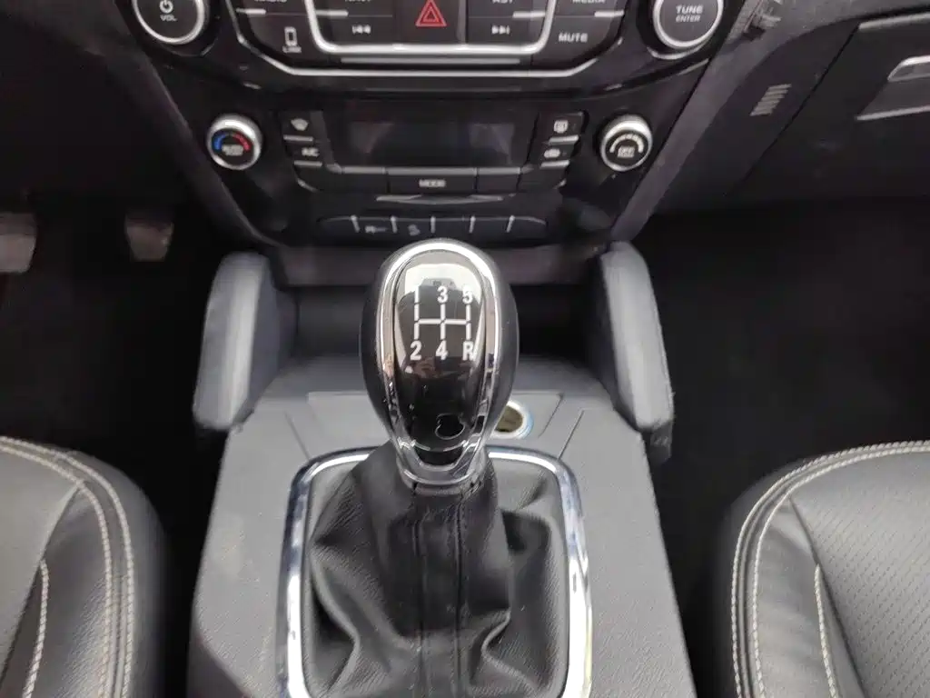 Geely Vision X6 — миниатюра 13
